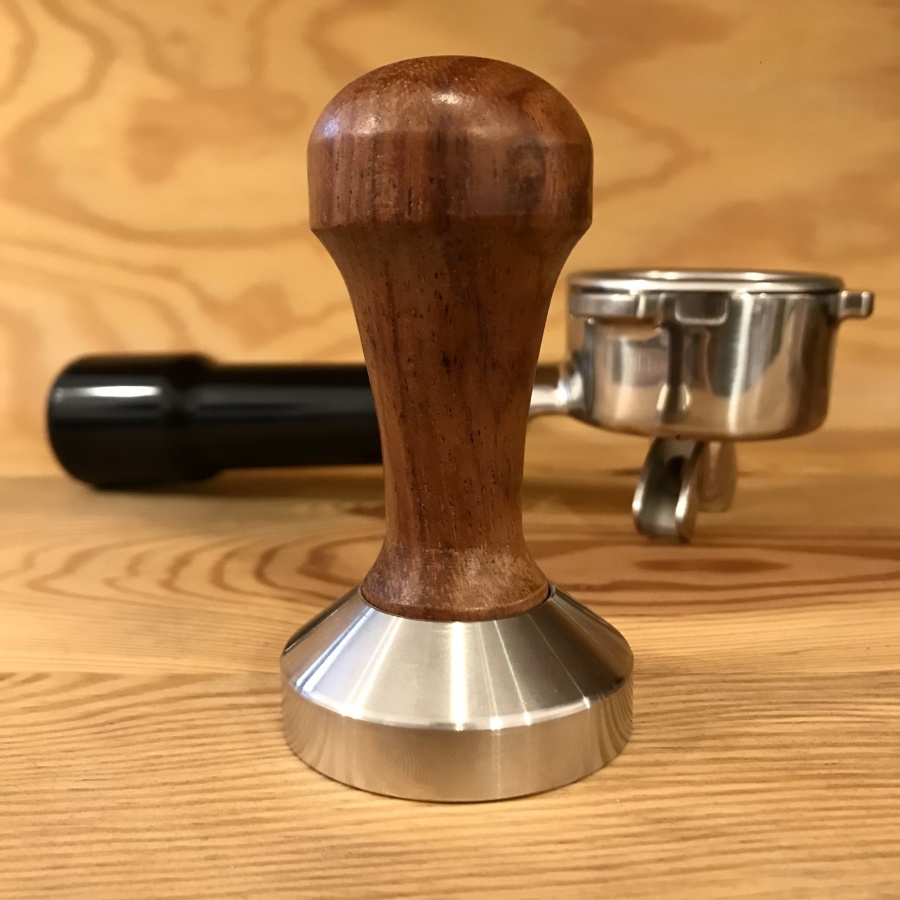 Tamper Kaffia 51 mm ploščati oreh