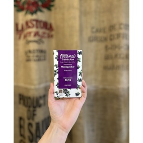 Mešana mlečna čokolada s češkimi borovnicami 58,5 % 2