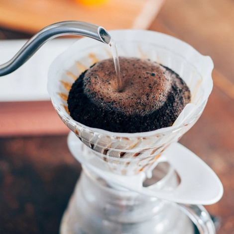 Hario Dripper V60-02 stekleni - beli (VDGR-02W)