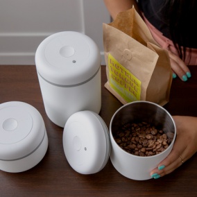 Fellow Atmos 280g sesalnik s posodo bele barve 2