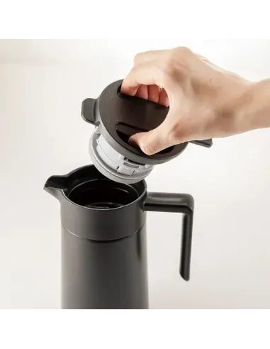 Hario 600 ml termo vrč s keramično površino - ČERNA