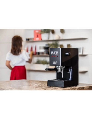 Vzvodni kavni aparat GAGGIA Classic EVO E24, črn