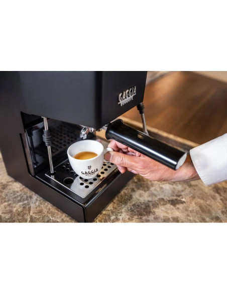 Vzvodni kavni aparat GAGGIA Classic EVO E24, črn