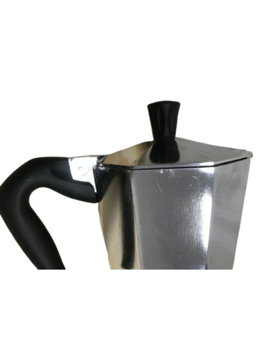Moka kafetiera Bialetti Moka Express za 9 skodelic – kozmetična napaka