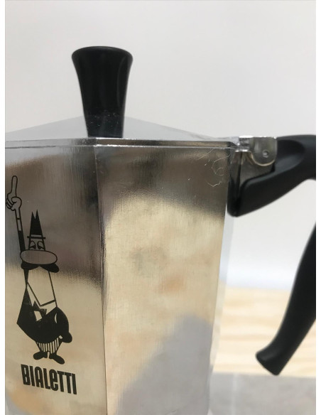 Moka kafetiera Bialetti Moka Express za 9 skodelic – kozmetična napaka