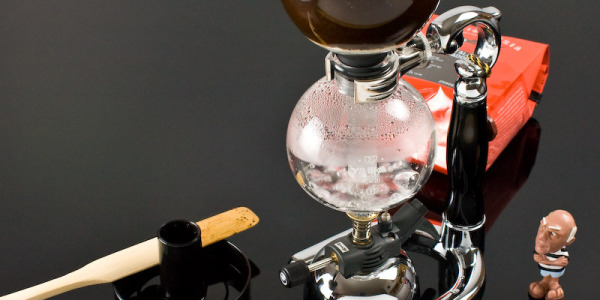 Priprava kave v vakuumskem loncu