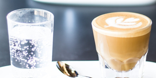 Kava piccolo ali Yetti s kofeinom