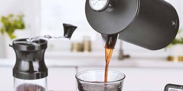 Priprava kave v francoski stiskalnici